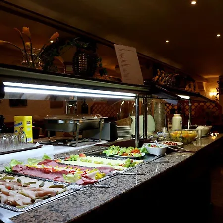 Zur Rebe Hotel 3*