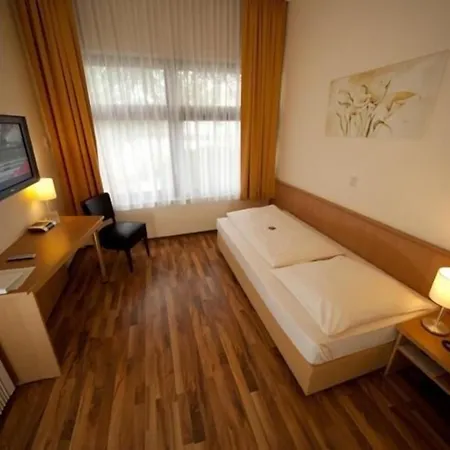 Zur Rebe 3*