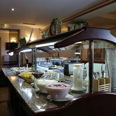 Hotel Zur Rebe 3*